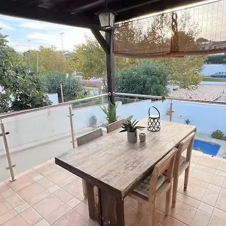 Vacker Med Privat Pool, Lounge Och Stor Grillplats Villa